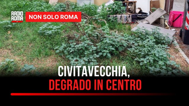 Degrado in centro a Civitavecchia: il Ghetto tra rifiuti e arredi spostati