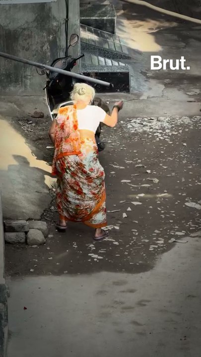 Granny vs monkey in Delhi