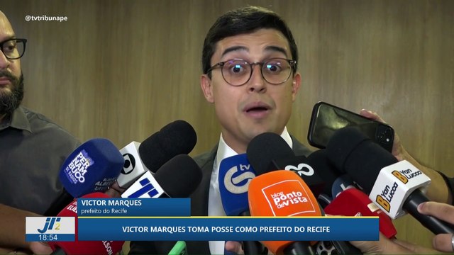 Victor Marques toma posse como prefeito do Recife