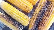 Milho Assado na Brasa: Brazilian Roasted Corn! 🌽🔥