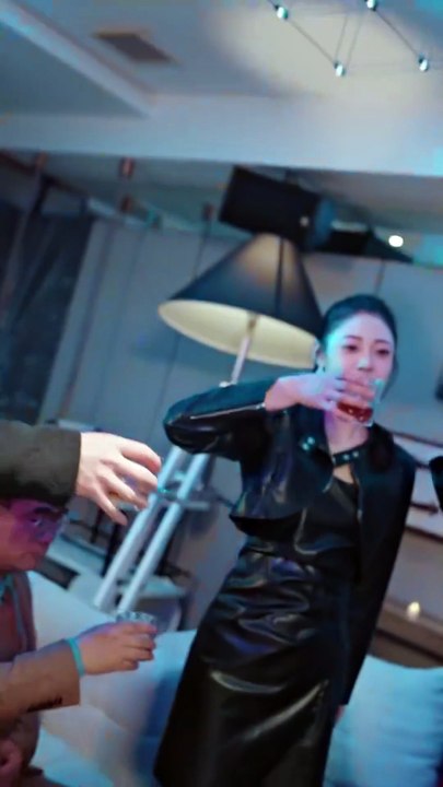 My Cleaning Lady Wife Is A War God Asdt