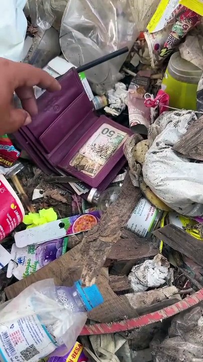 Lucky person found money  and iphones #foundphone