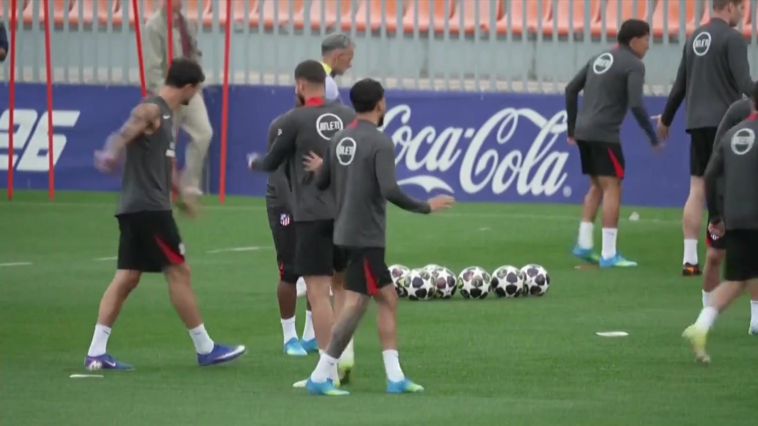 أتليتيكو مدريد يختتم تحضيراته لملاقاة برشلونة