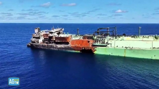 Arctic Metagaz, la nave fantasma alla deriva da più di un mese: chi interviene per fermare la bomba ecologica nel Mediterraneo?