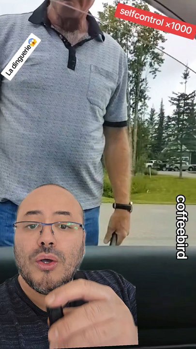 Cette homme interdit aux gens de passer devant chez lui