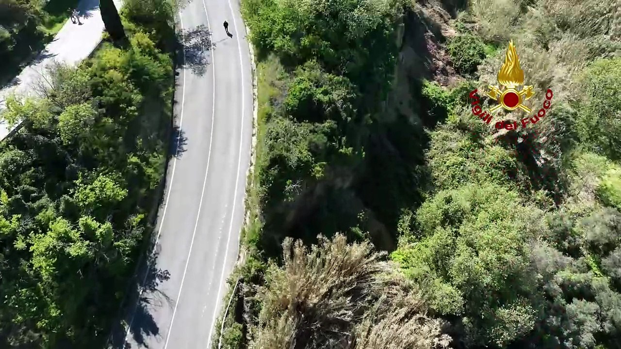 Ecco la frana che sta bloccando la A14 Bologna-Taranto - Video delle immagini aeree