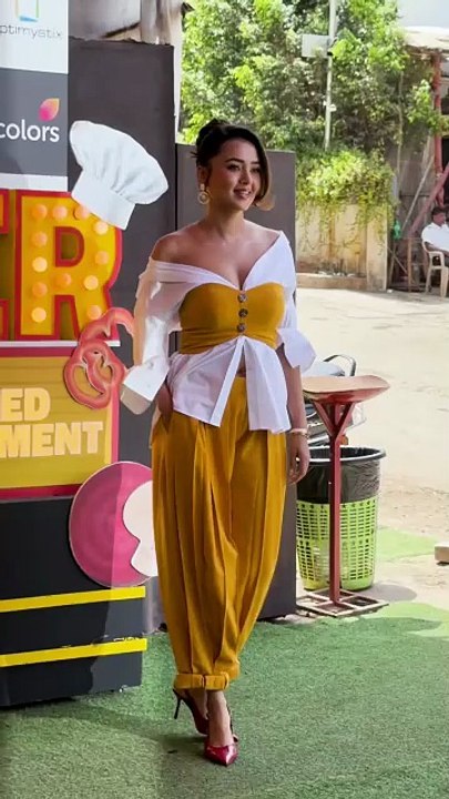 Tejasswi Prakash, on set looking absolutely gorgeous, bringing her signature charm and style to the shoot