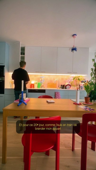 J20 - Porte serviette 👨🏼‍🍳 Bienvenue chez Casa Valéo, qu’est-ce que je vous sers ? En fait il a soit une vibe de Shrek soit une vibe de cet emoji 🦠 Bon rdv demain comme d’hab 👀