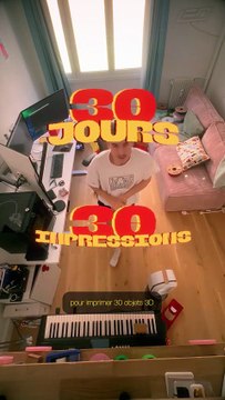 J23 - Le miroir on dirait les trucs que tu tournes dans les aires de jeux quand t’étais enfant mdrr Il me fait aussi penser à la musique Yellow Submarine des Beatles 🟡
