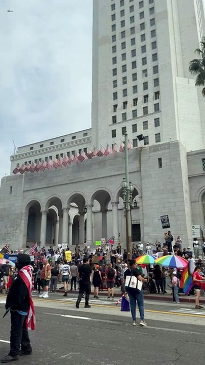 GOP Dissenters Emerge on Trump's Threat Against Iranian 'Civilization'