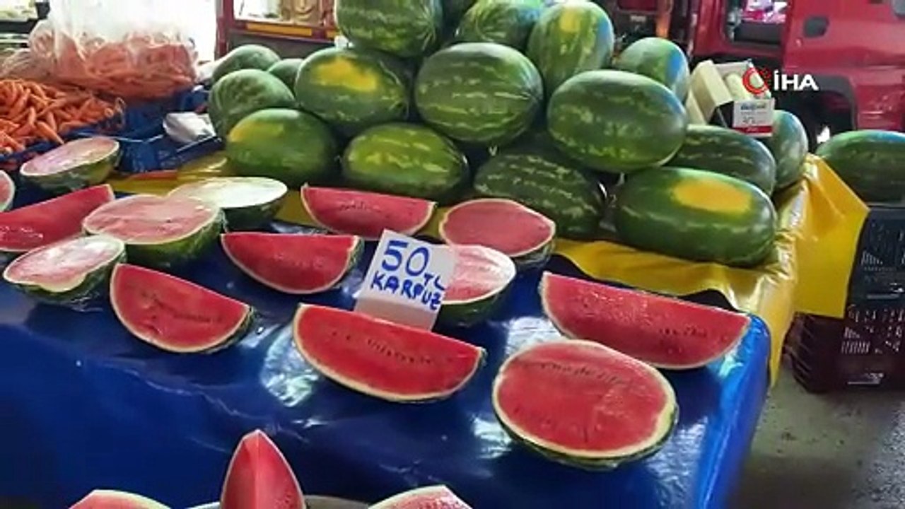 Karpuz sezonu başladı! Dilim dilim satıldı, fiyatı dikkat çekti