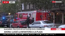 Protesta de Greenpeace en el Congreso: activistas se treparon al monumento