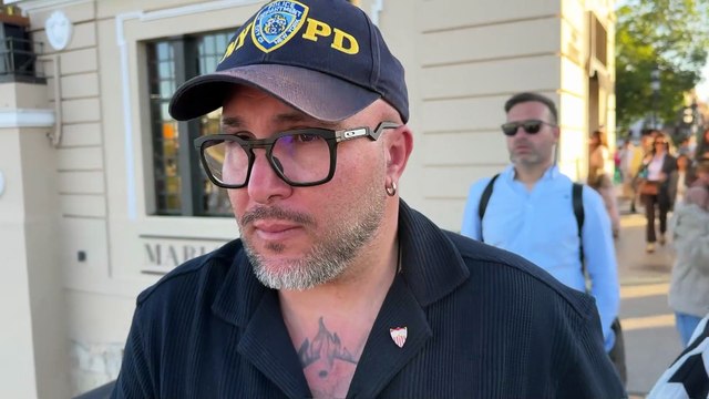 Kiko Rivera, inseparable de Lola García, reacciona entre risas a las palabras de Irene Rosales