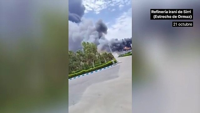 Imágenes de los ataques israelíes a la refinería iraní de Sirri, en el estrecho de Ormuz