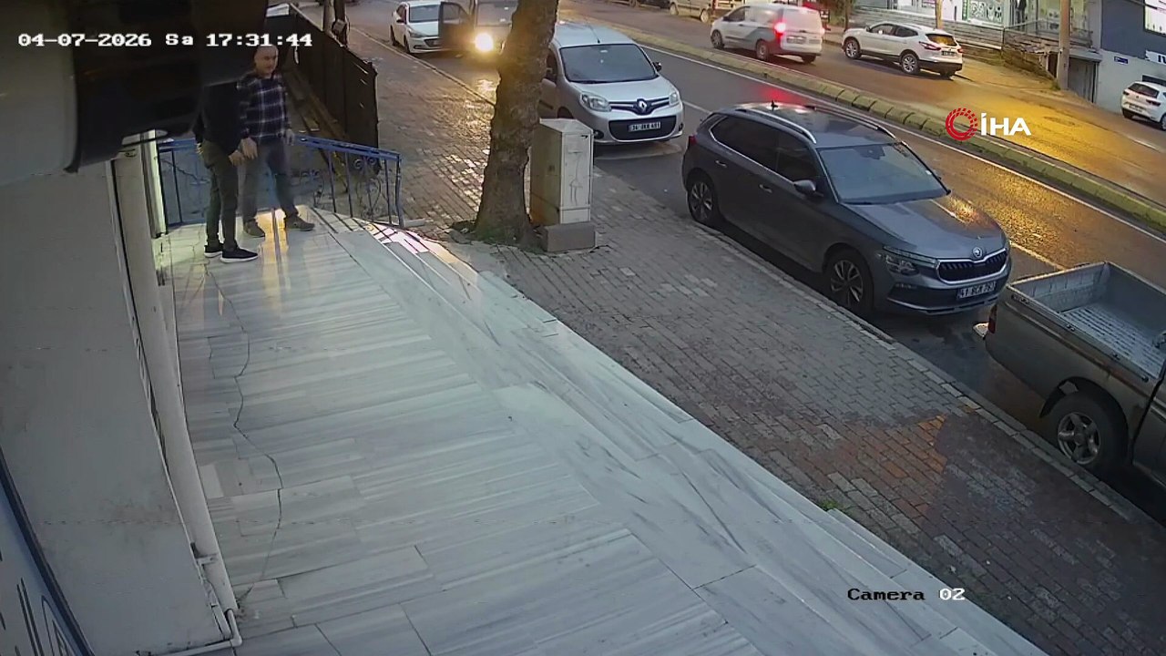 Hızını Alamayıp Markete Daldı