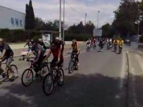 PASSAGE DE LA BALADE A VELO A AUBAGNE - FETE DU VELO 2008