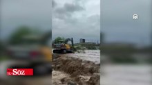 Osmaniye Düziçi'nde şiddetli yağış nedeniyle köprü çöktü