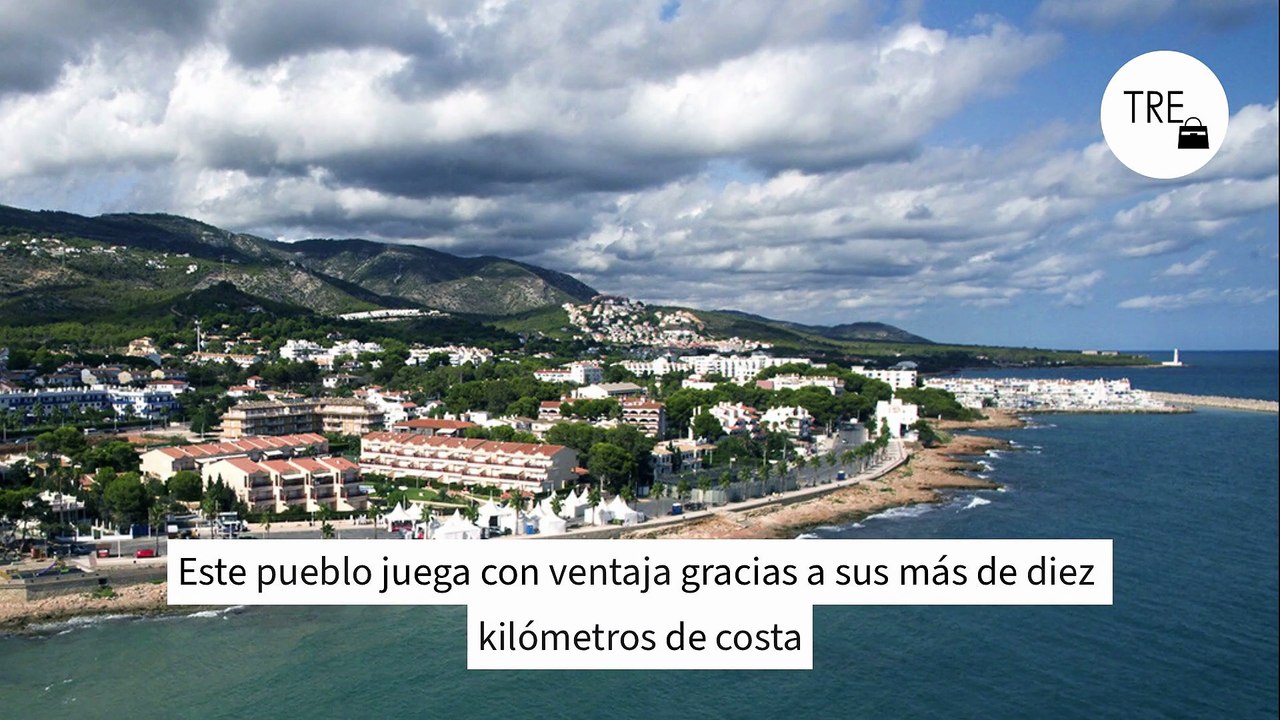 El pueblo de Castellón que es mucho más que playa: manantiales en la arena, un castillo templario y rutas entre acantilados