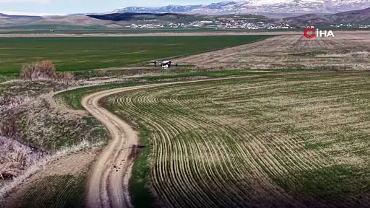 Muş’ta 42 bin dönümlük tarım arazisi dron ile gübrelendi