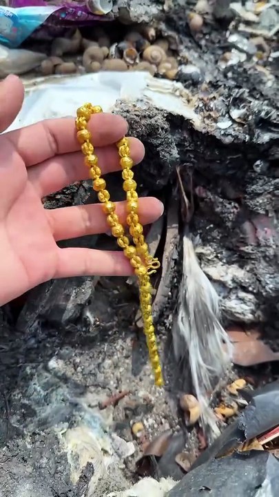 Real gold in trash #gold #realgold #foundphone #reels