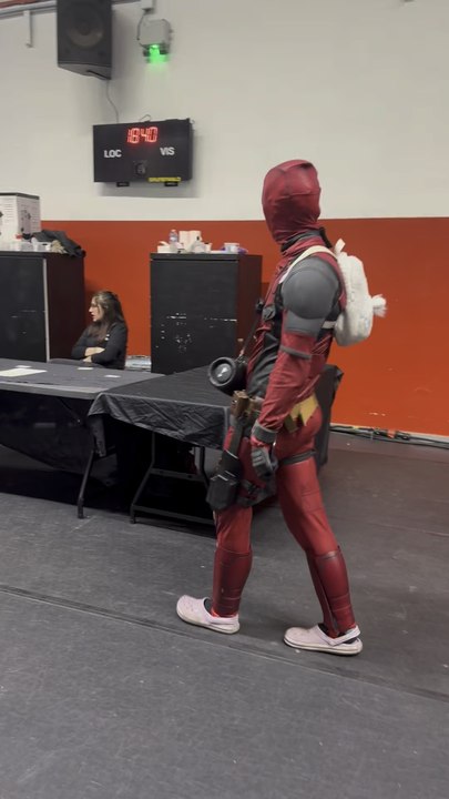 Salut les fiiiilles ! Petit spectacle pour vous aussi !!