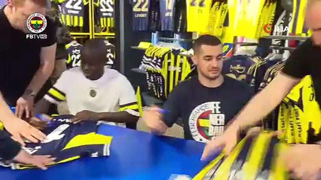 N’Golo Kante ve Levent Mercan imza gününde taraftarla buluştu | Ajansspor | IHA