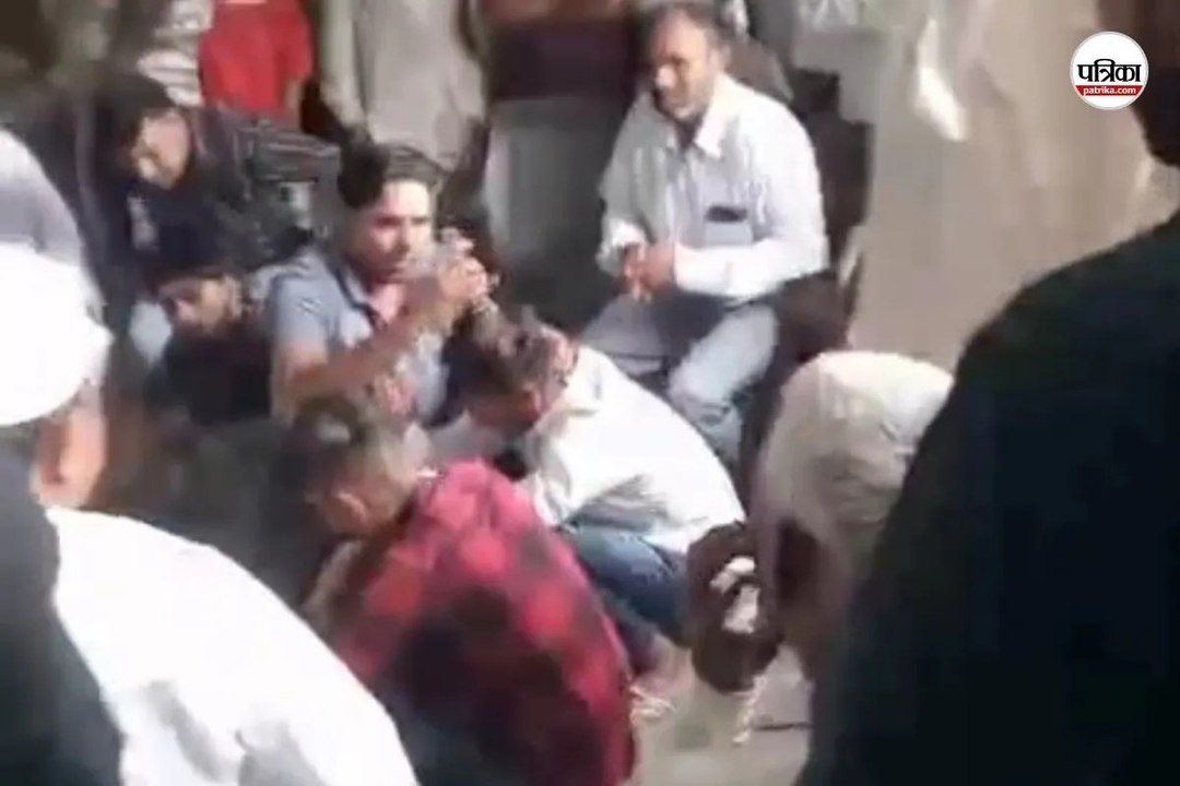 नाबालिक लड़कियों को भगाने के आरोपियों को पंचायत में लगाए गए जूते कटवाए गए बाल