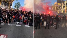 Se cae la valla de seguridad con decenas de aficionados al paso del bus del Barça