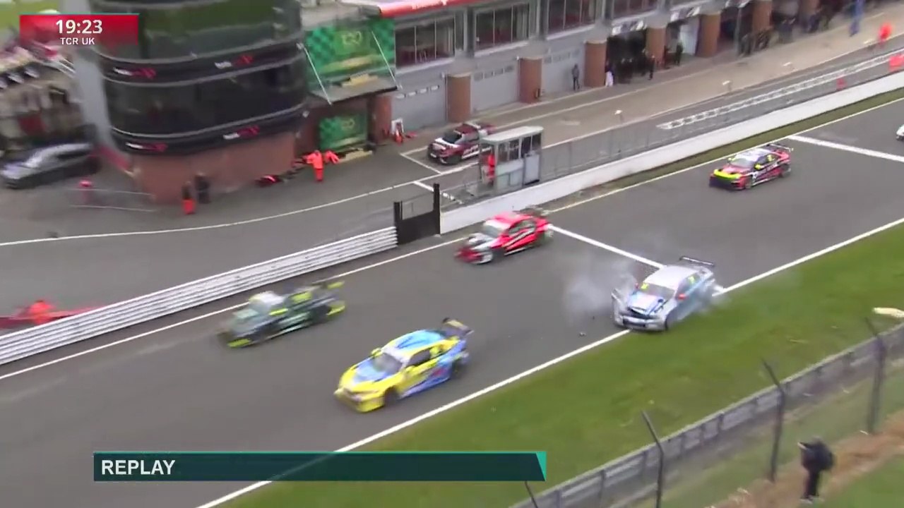 TCR UK 2026 Brands Hatch Race 1 Start Hall Kent Big Crash