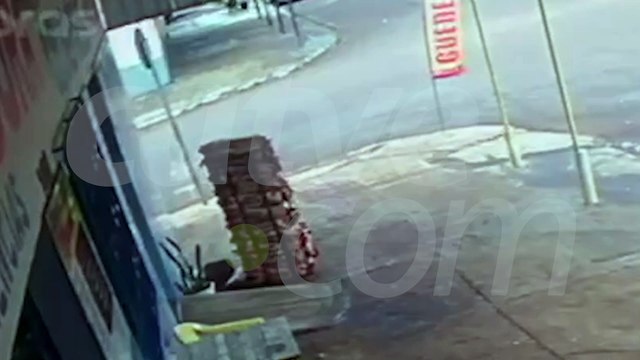 Vídeo: carro arrasta motociclista que sofreu amputação em Cascavel