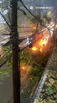 Moradora flagra fogo que prendeu motorista durante temporal