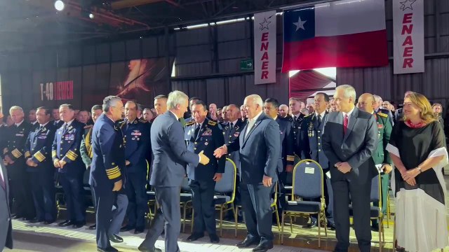 Presidente Kast saluda con deferencia delegación de la Fuerza Aérea de República Dominicana en presentación del nuevo avión de la Fuerza Aérea de Chile