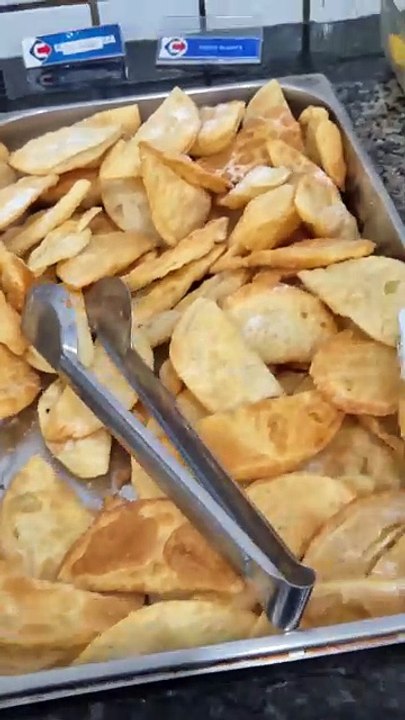 ​Pastel Crocante no Supermercado: Real Brazilian Crispy Pastel! 🥟🔥