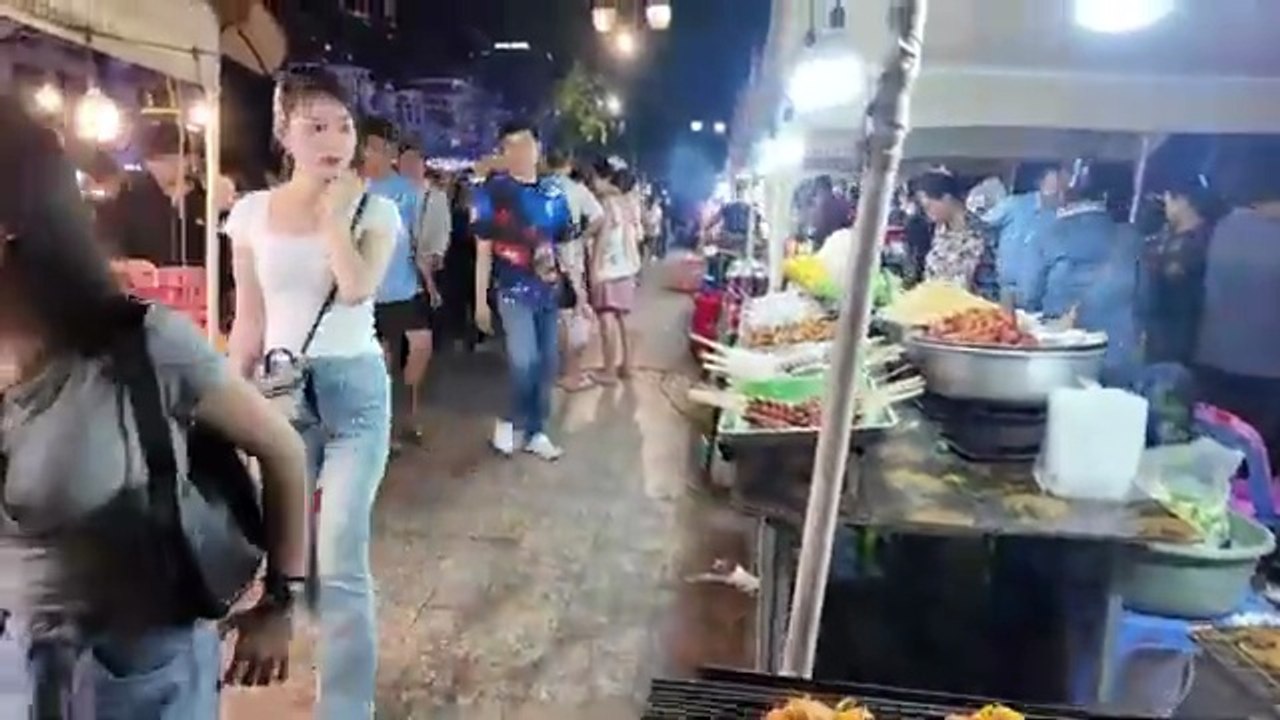 Walking tour street foods Cambodia