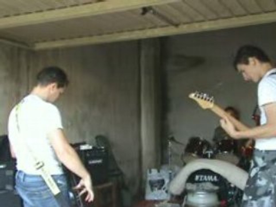 Hysteria- chic'n bones (07-06)