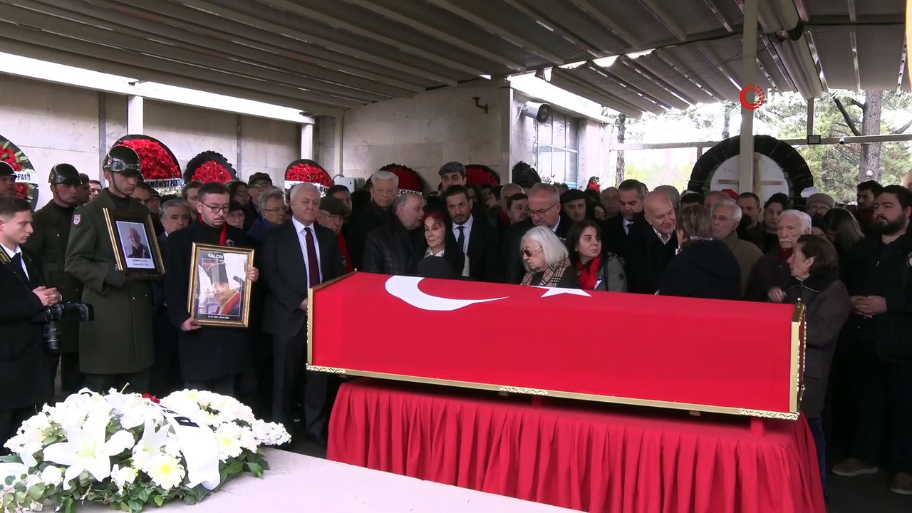 Ömrü Apo’nun dizinin dibinde geçmişti… Yalçın Küçük’e askeri tören! Tepkiler çığ gibi