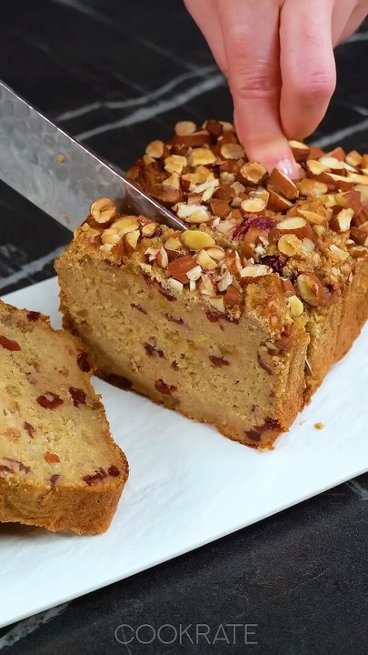Just 2 apples and oatmeal This dessert melts in your mouth