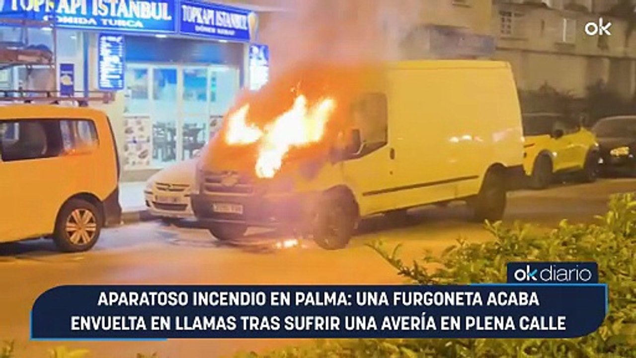 Aparatoso incendio en Palma: una furgoneta acaba envuelta en llamas tras sufrir una avería en plena calle