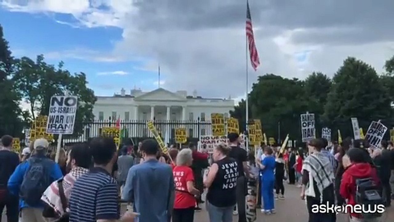 Protesta davanti alla Casa Bianca: "No new war in The Middle East"