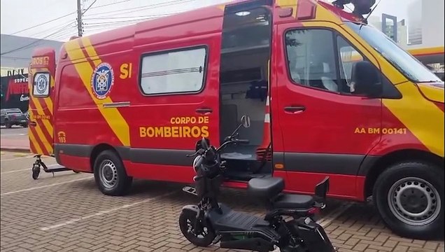 Veículos elétricos se envolvem em colisão na ciclovia da Avenida Brasil