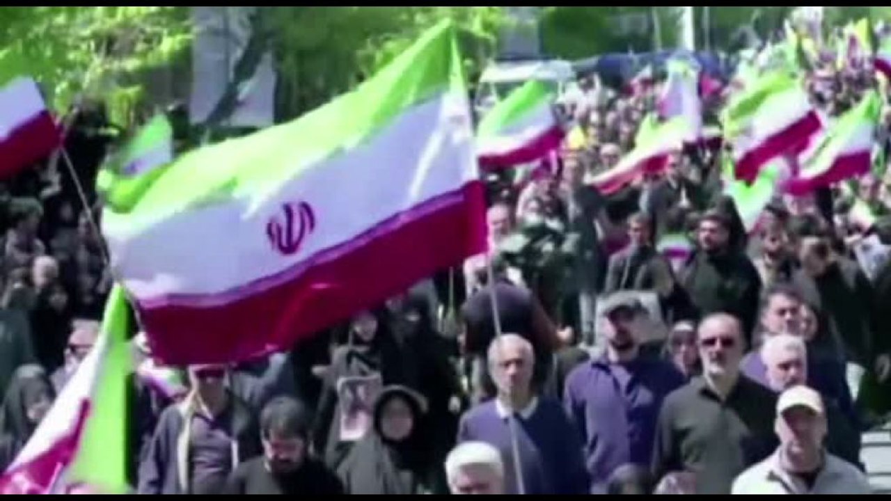 Migliaia di iraniani si sono radunati in memoria Khamenei