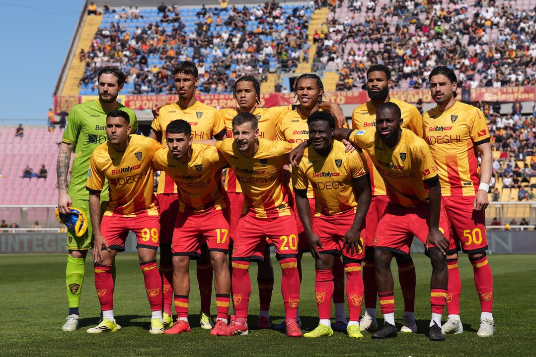 Il Lecce scende in campo con dei cuccioli per una splendida iniziativa