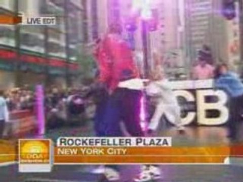 Chris Brown - Kiss Kiss (Live)