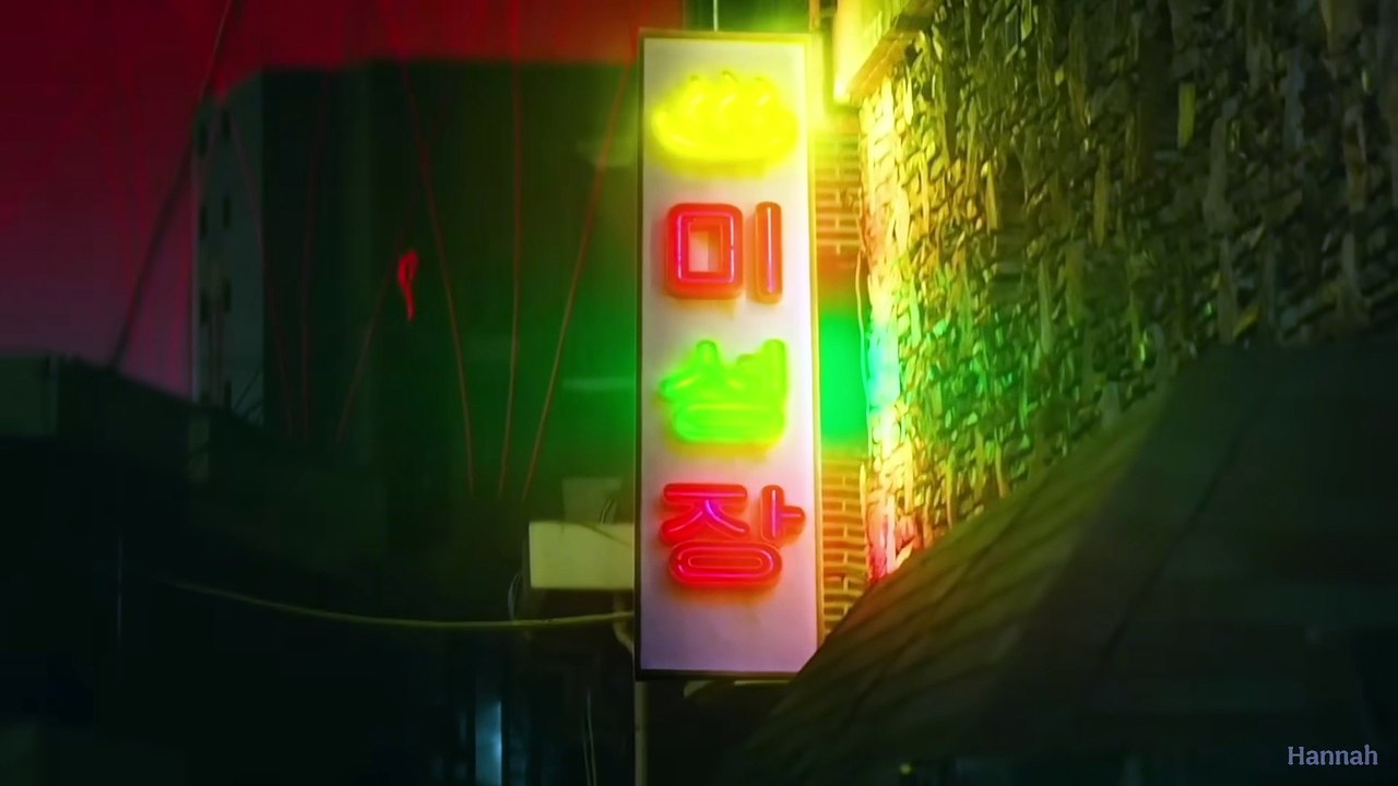 She Sees Red Lines Connecting People Who’ve Slept Together