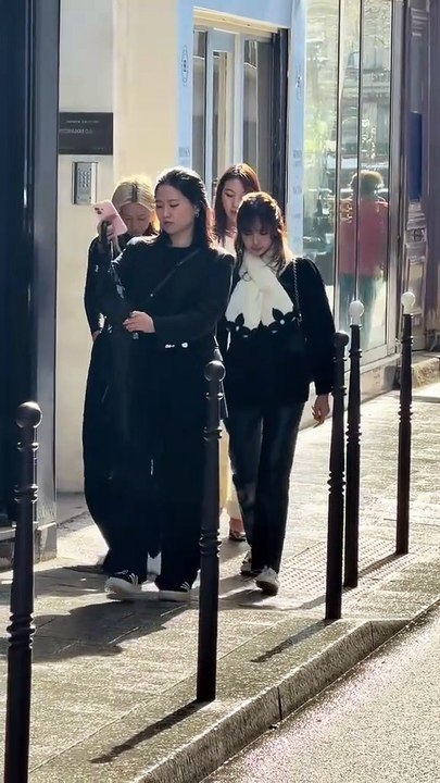 #lisa de #blackpink in #paris
