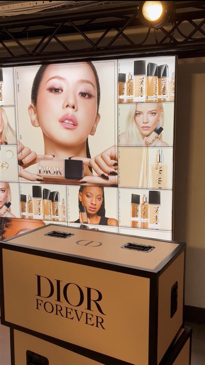 Pour Peter Philips, directeur créatif Dior maquillage, un bon fond de teint doit savoir prendre soin de la peau