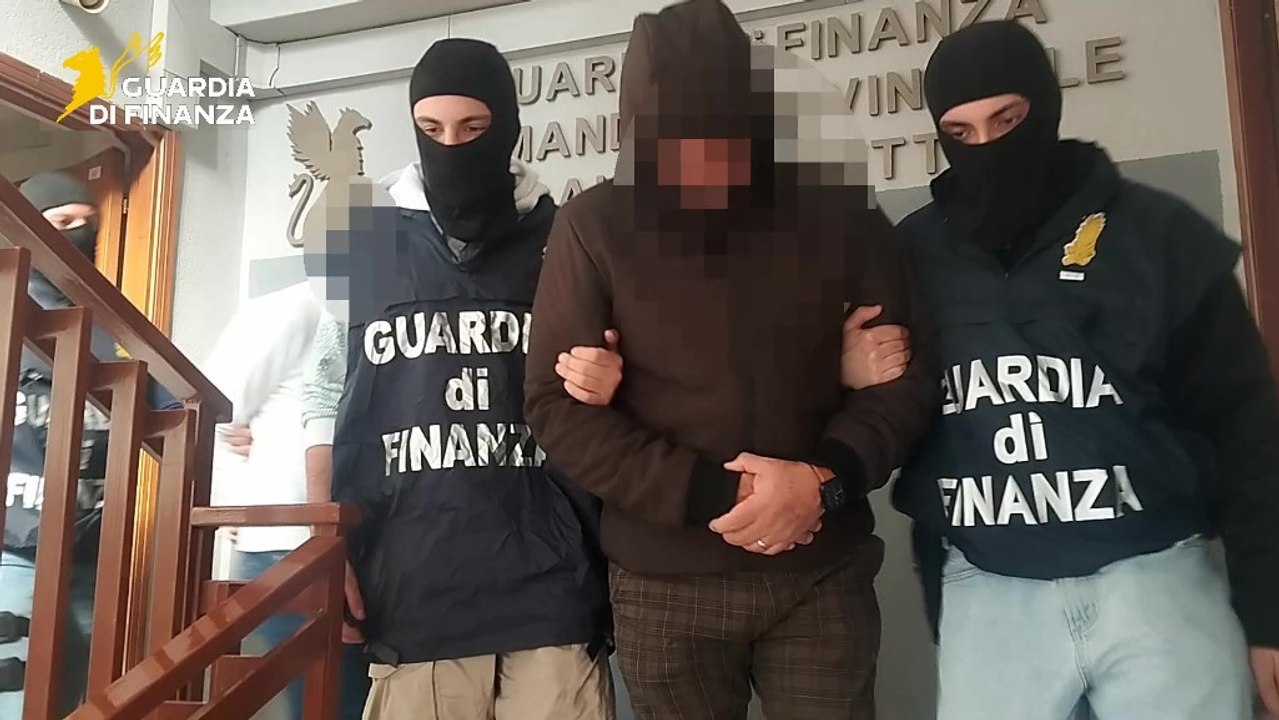 Droga spedita in tutta Italia, laboratorio scoperto a Napoli: 2 arresti, affari da oltre 2 milioni  (09.04.26)