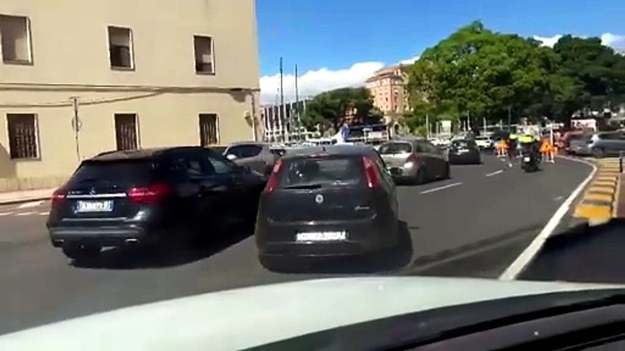 Cagliari, perdita idrica in piazza Deffenu: rallentamenti per il traffico
