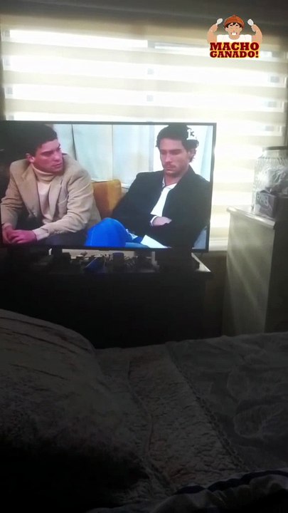 Escena machos consulta sicóloga 2003