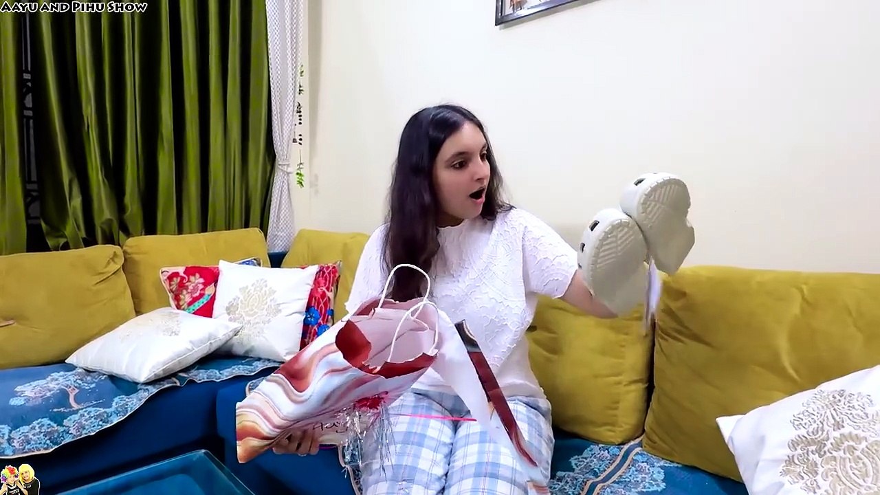 BIRTHDAY PAR AKELE _ Ep 823 _ Pihu Ka Surprise Birthday Gift _ Aayu and Pihu Show(720P_HD)